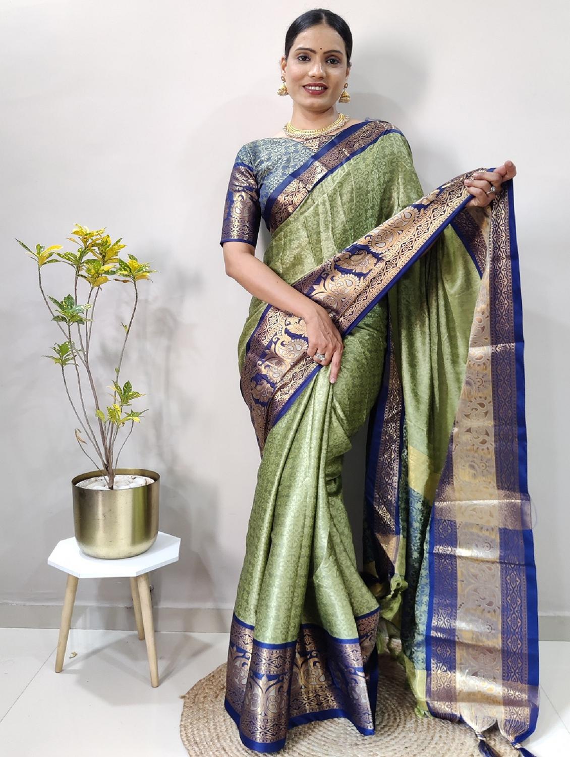 women self design bordered saree with blouse