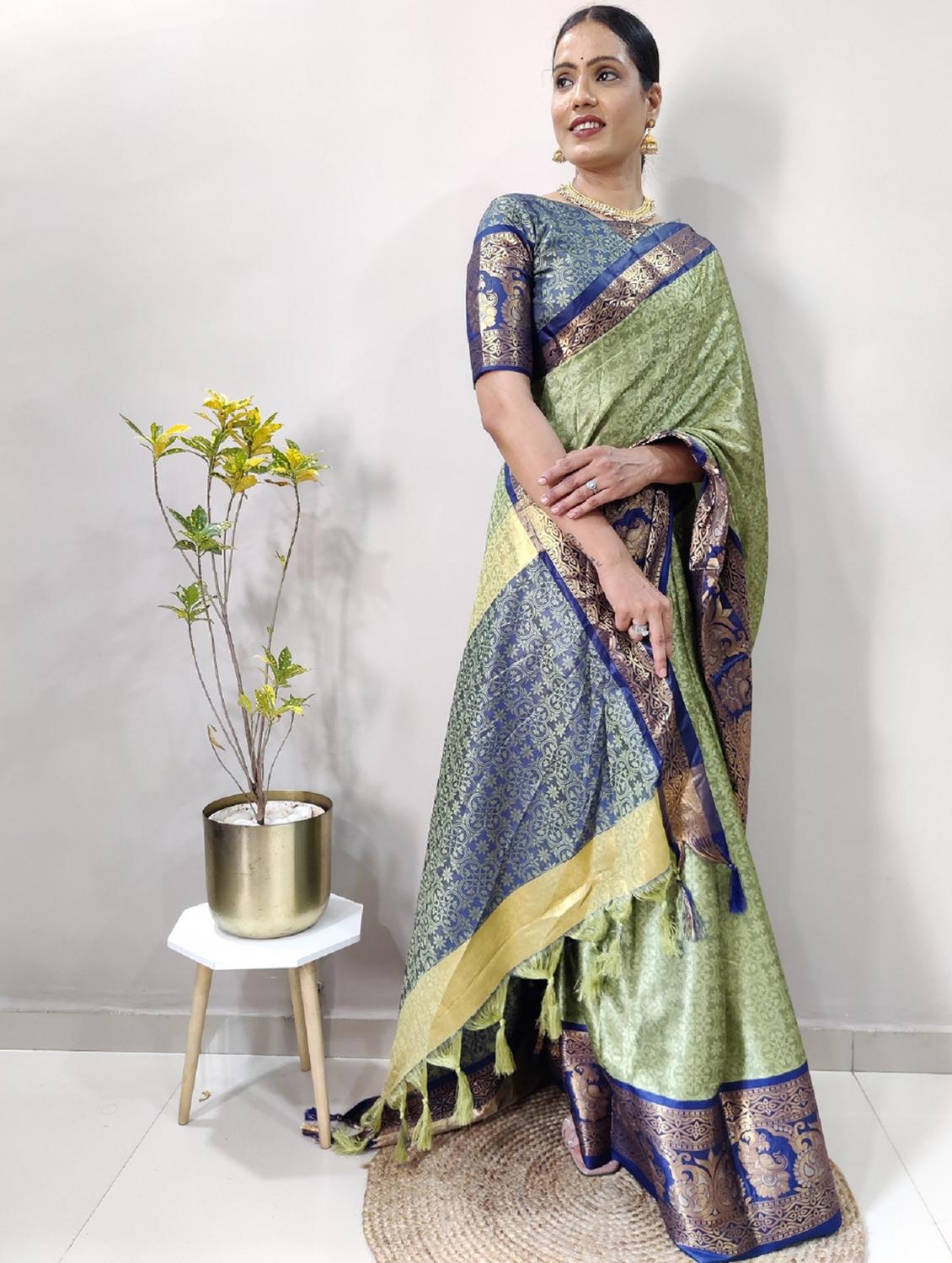 women self design bordered saree with blouse - 22041589 - Standard Image - 3