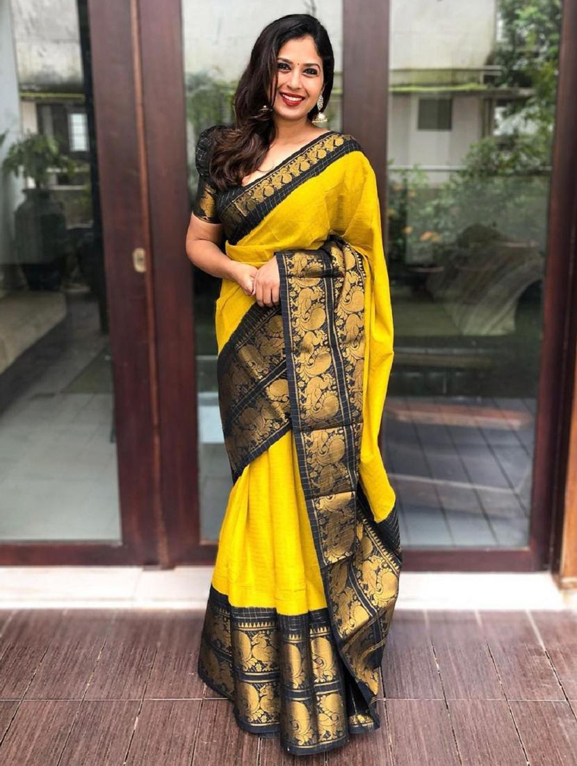 women checkered bordered saree with blouse