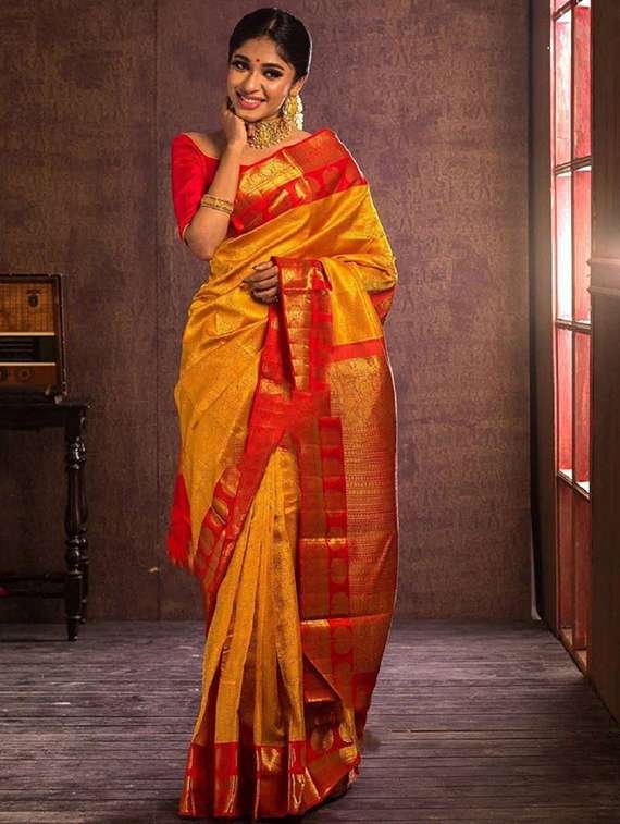 women self design banarasi saree with blouse - 22041593 -  Zoom Image - 0