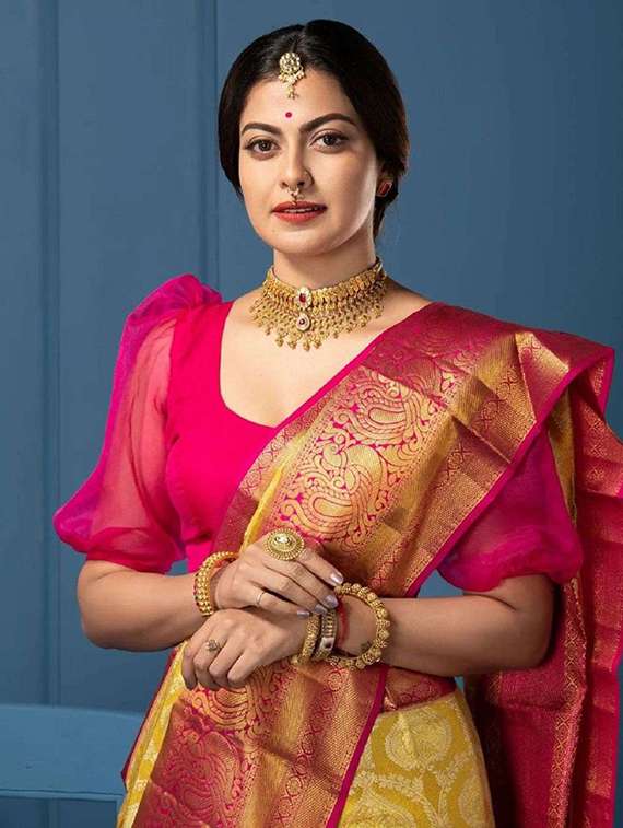 women self design banarasi saree with blouse - 22041596 - Standard Image - 3