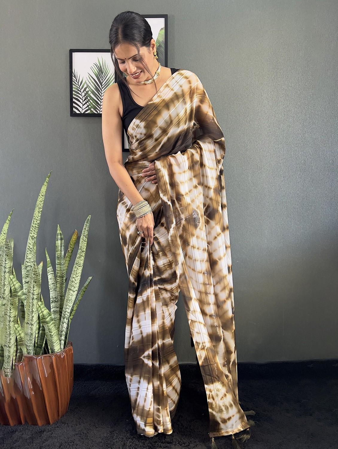 women tie & dye printed saree with blouse - 22041632 - Standard Image - 3