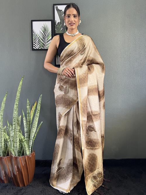 women printed casual wear saree with blouse - 22041638 -  Standard Image - 0