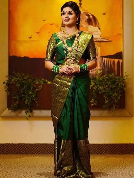 women self design banarasi saree with blouse