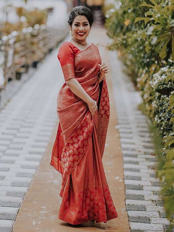 women self design banarasi saree with blouse - 22041695 -  Zoom Image - 0
