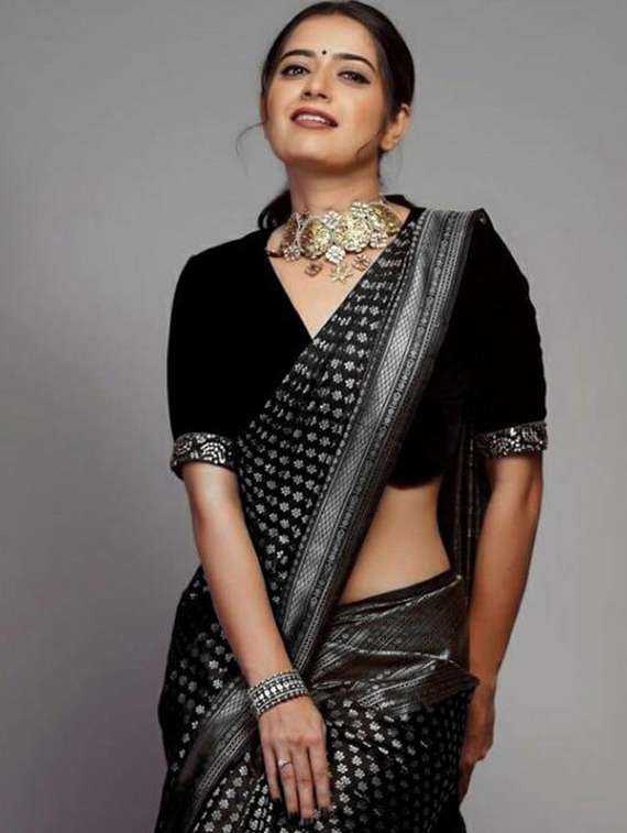 women self design banarasi saree with blouse - 22041697 - Standard Image - 3