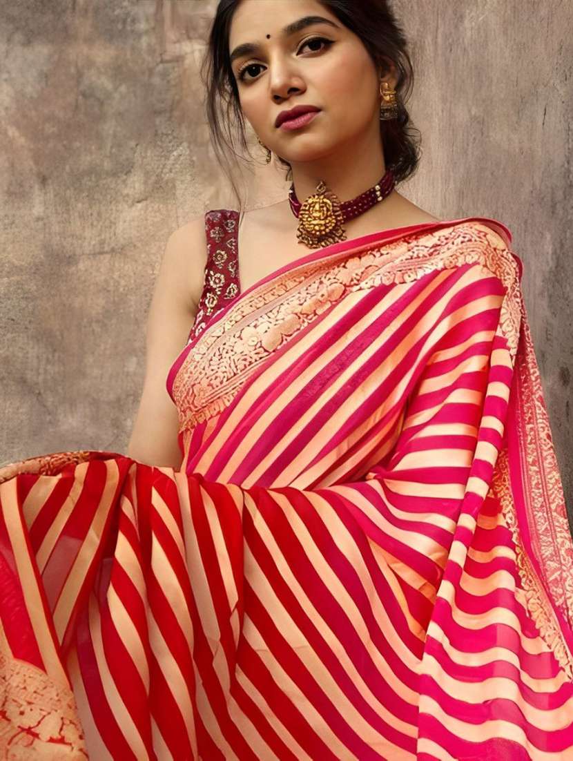 women self design banarasi saree with blouse - 22041698 - Standard Image - 3