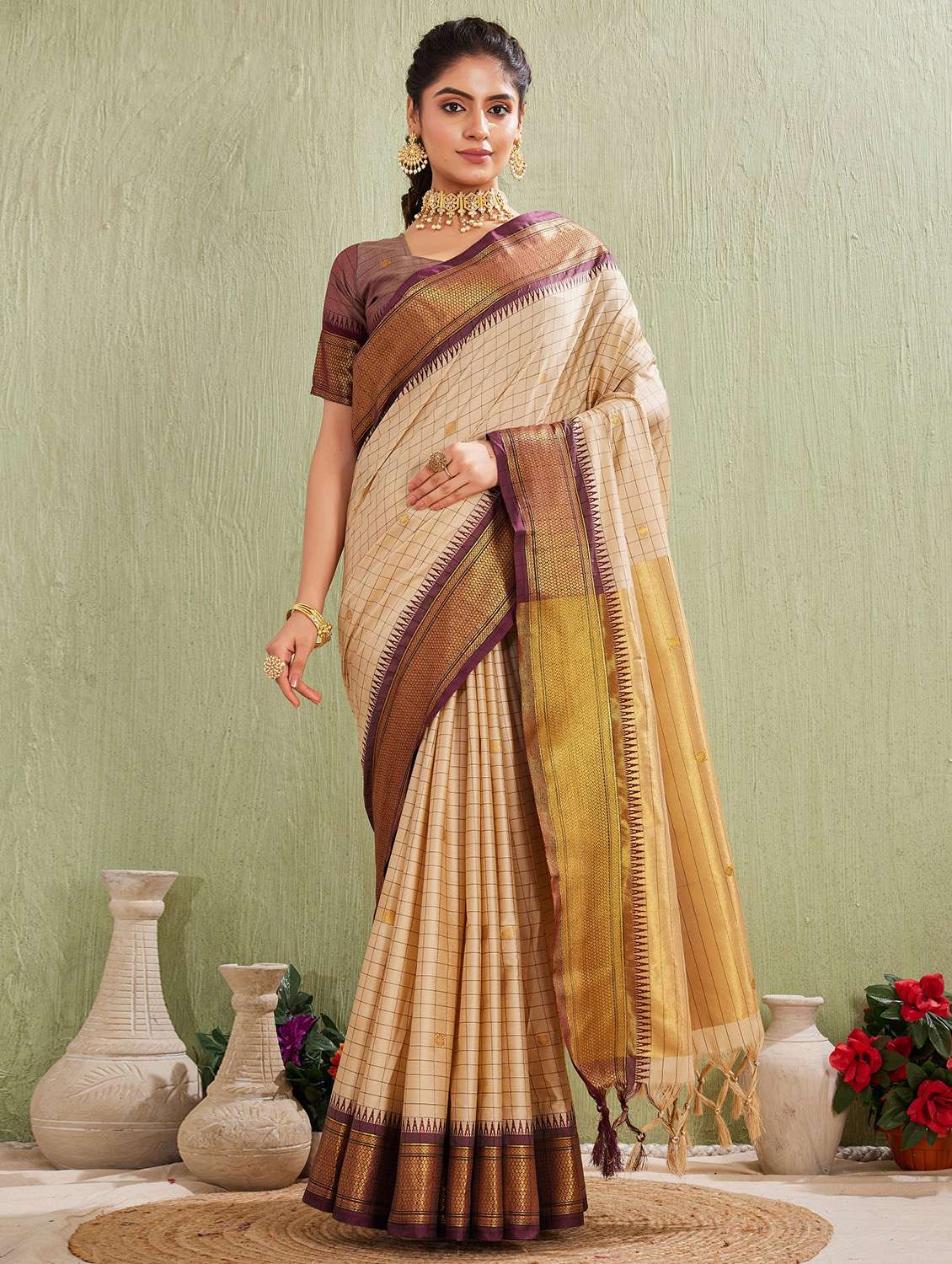 women checkered bordered saree with blouse - 22041721 -  Zoom Image - 0
