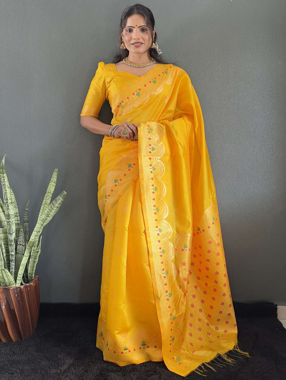 women self design banarasi saree with blouse - 22041756 -  Zoom Image - 0