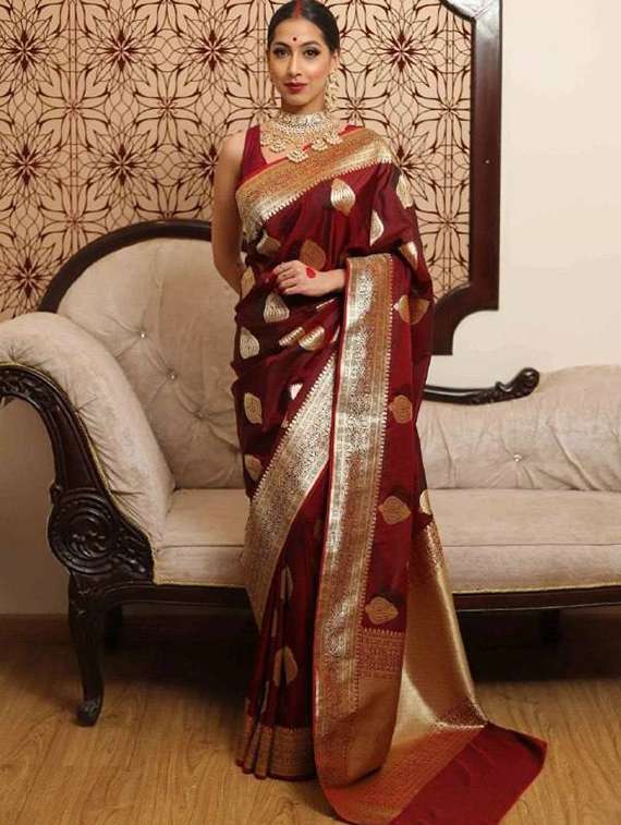 women self design banarasi saree with blouse - 22041770 -  Zoom Image - 0