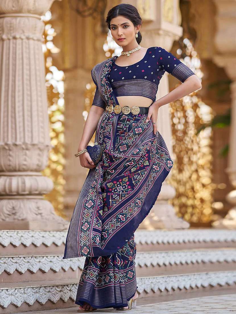 women printed bordered saree with blouse - 22041782 - Standard Image - 3