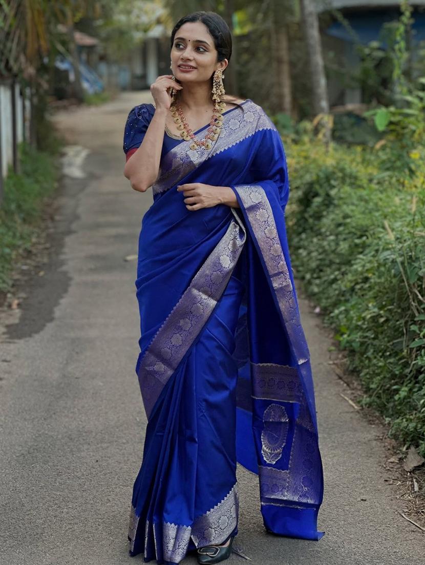 women solid with bordered saree with blouse - 22041786 - Zoom Image - 0