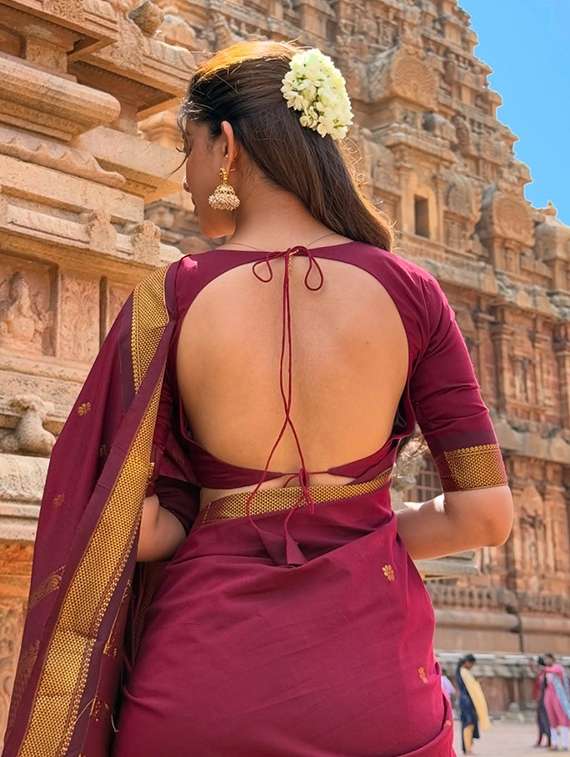 women self design bordered saree with blouse - 22041802 - Standard Image - 3