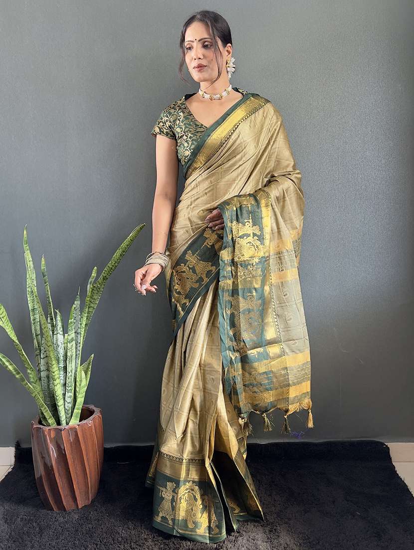 women self design bordered saree with blouse - 22041803 - Standard Image - 3