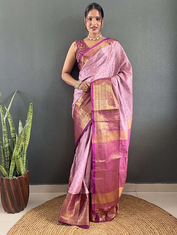 women self design bordered saree with blouse
