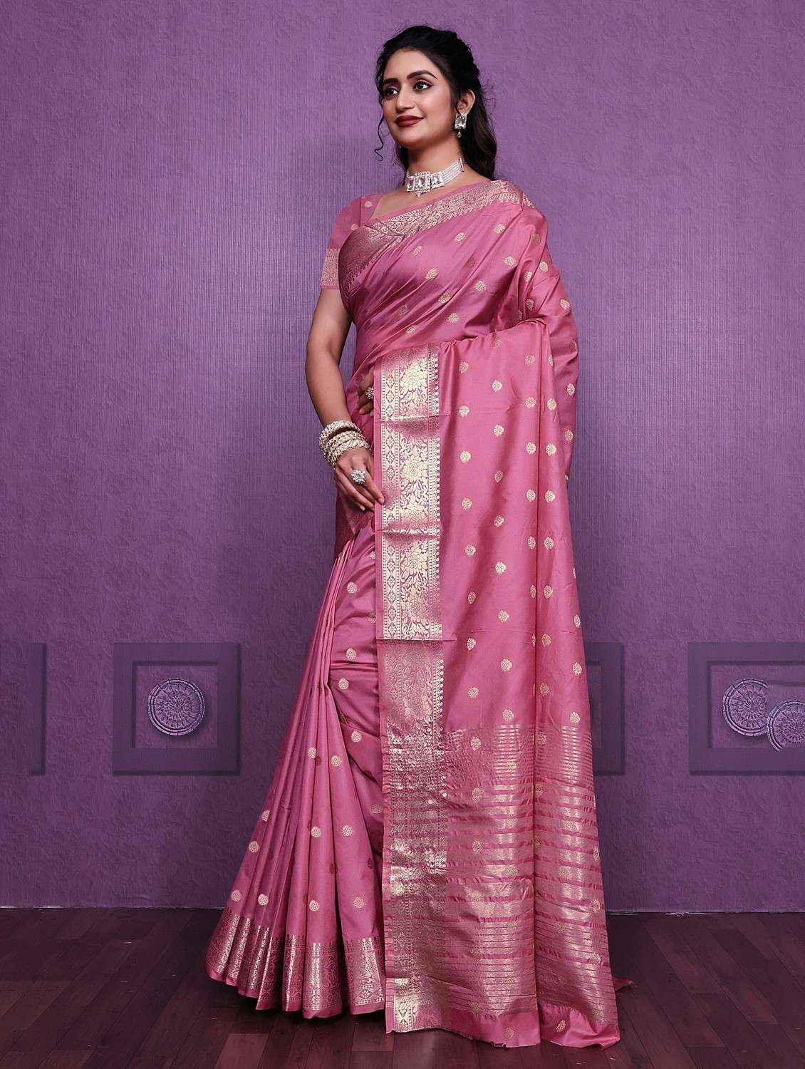 women self design banarasi saree with blouse - 22041822 - Zoom Image - 0