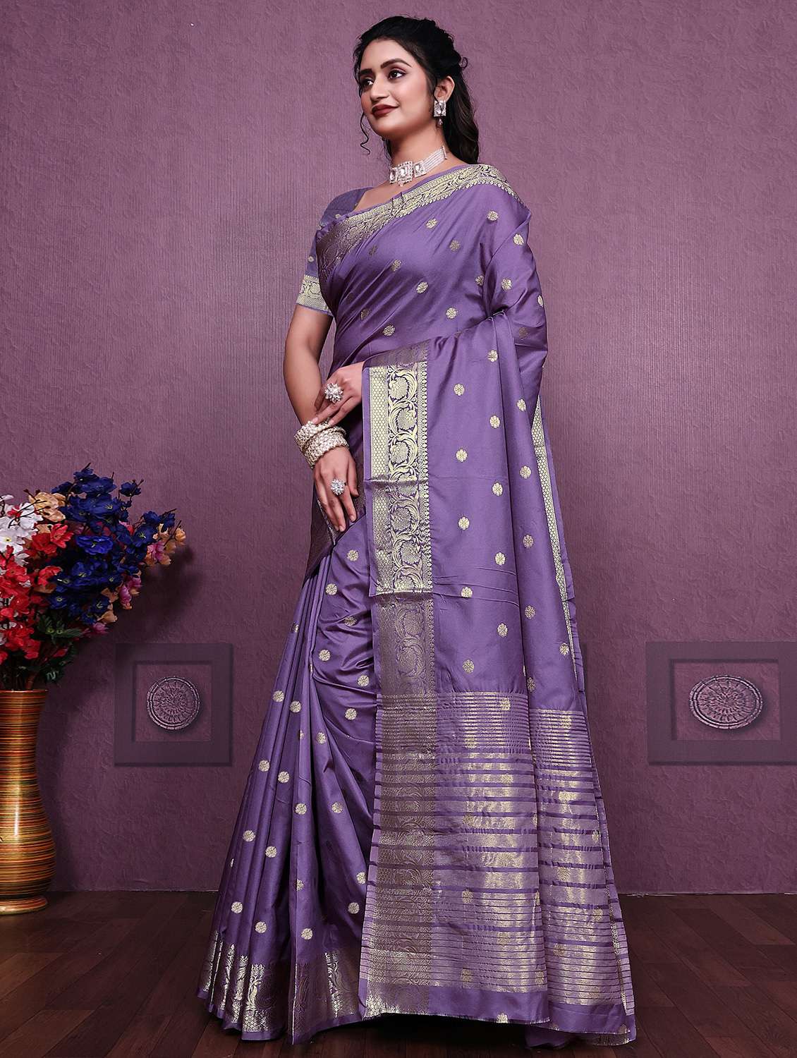 women self design banarasi saree with blouse - 22041827 - Zoom Image - 0