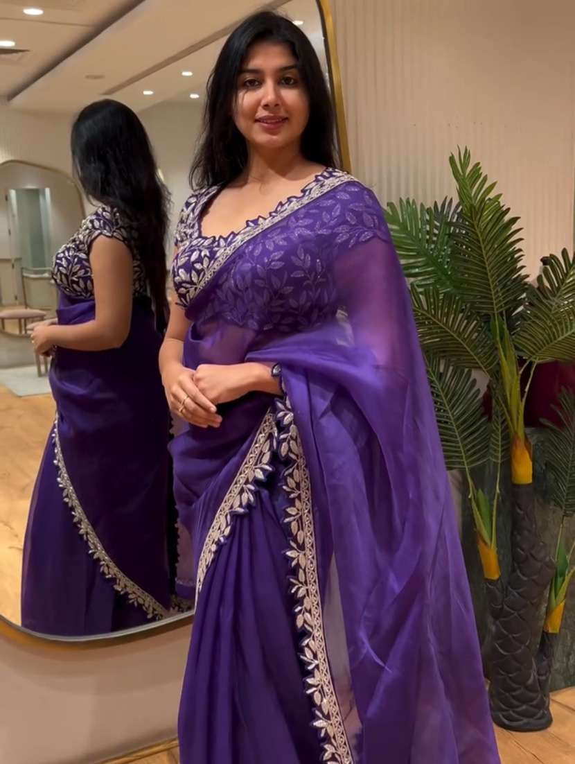 women solid with bordered saree with blouse - 22041866 - Standard Image - 3