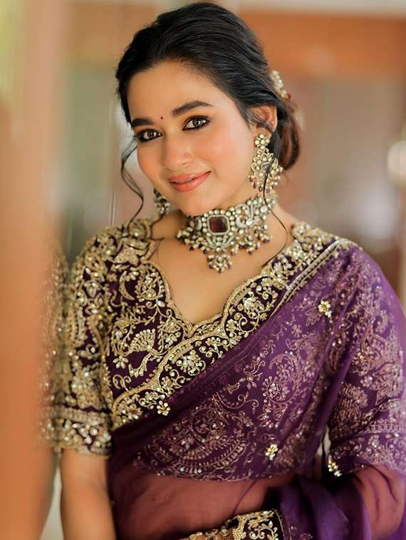 women solid with work embroidered saree with blouse - 22041868 - Standard Image - 3