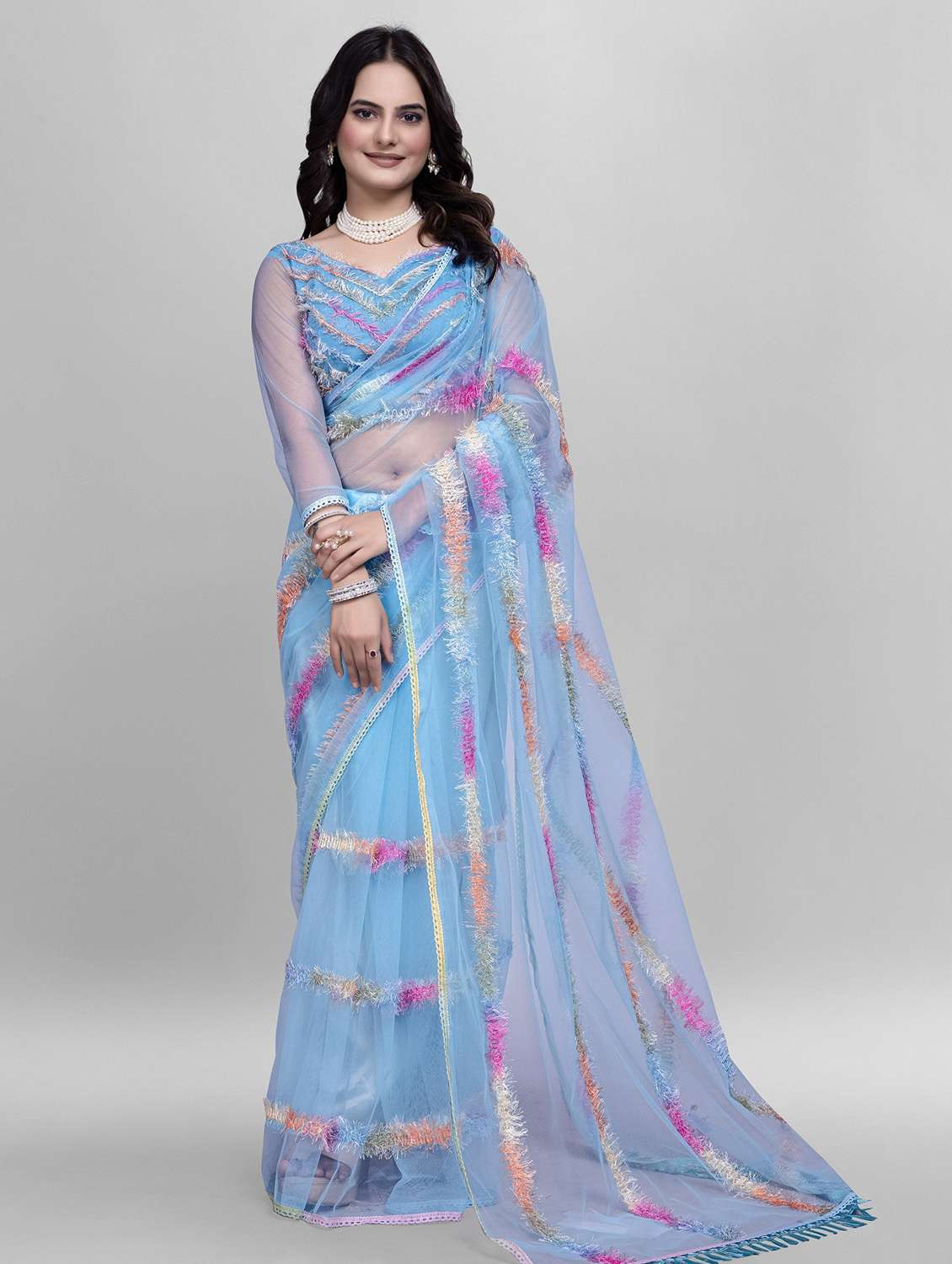 women solid with work embroidered saree with blouse - 22041871 - Standard Image - 3