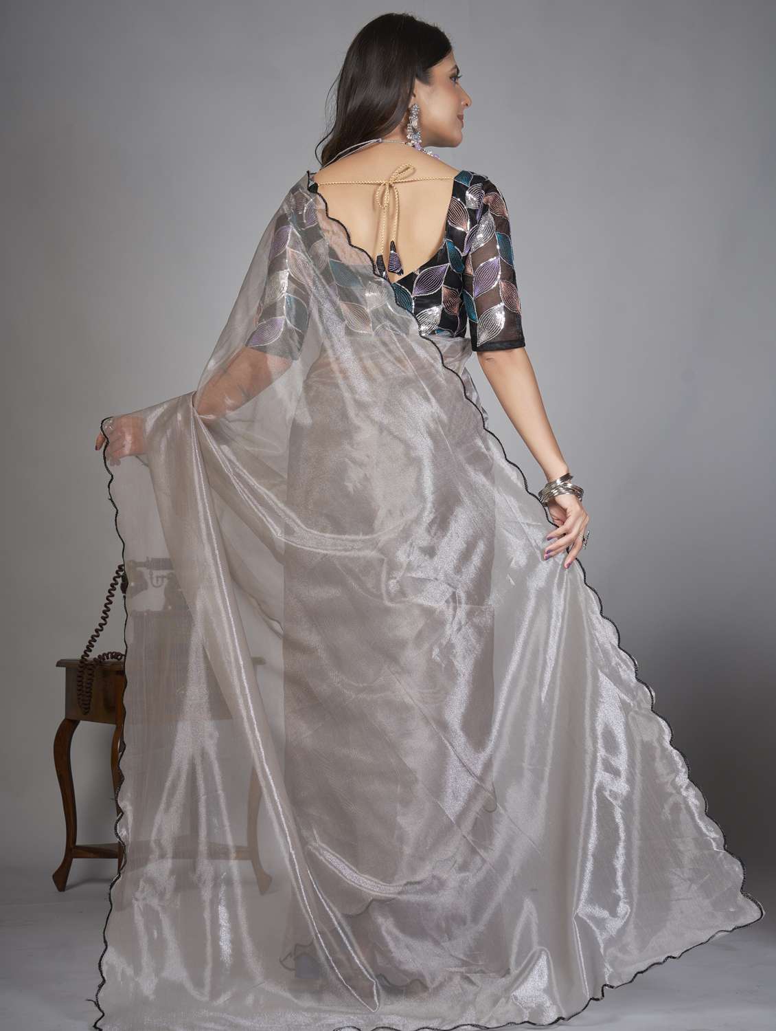 women solid plain saree with blouse - 22041893 -  Standard Image - 3