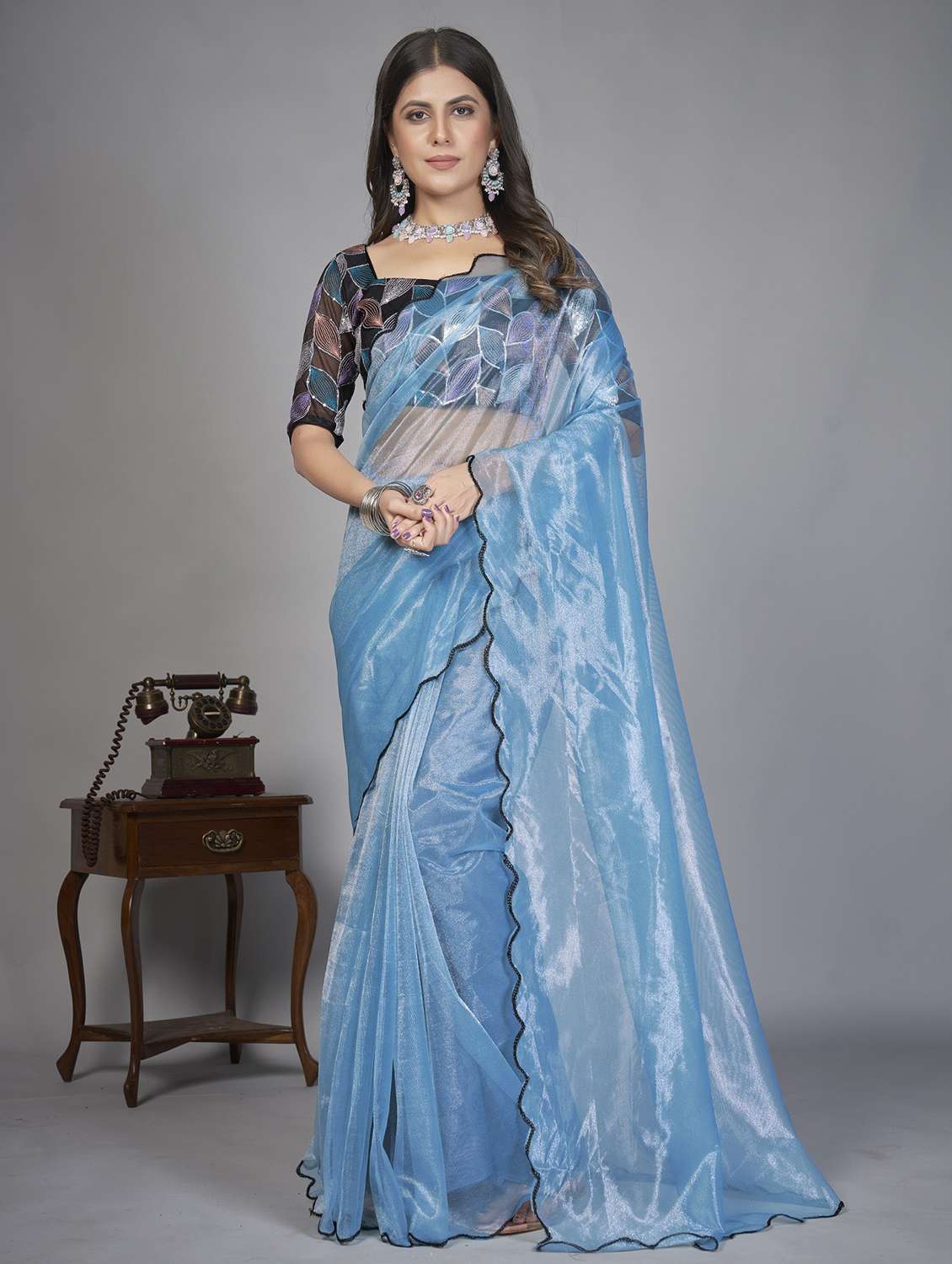 women solid plain saree with blouse - 22041895 - Zoom Image - 0