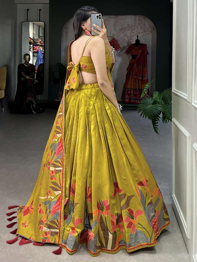 women printed flared lehenga choli with duppata set - 22041989 -  Standard Image - 3