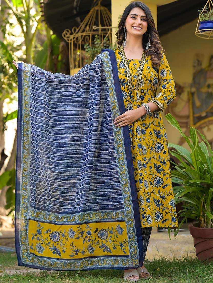 women printed three quarter sleeve kurta pant with dupatta set - 22042178 - Zoom Image - 0