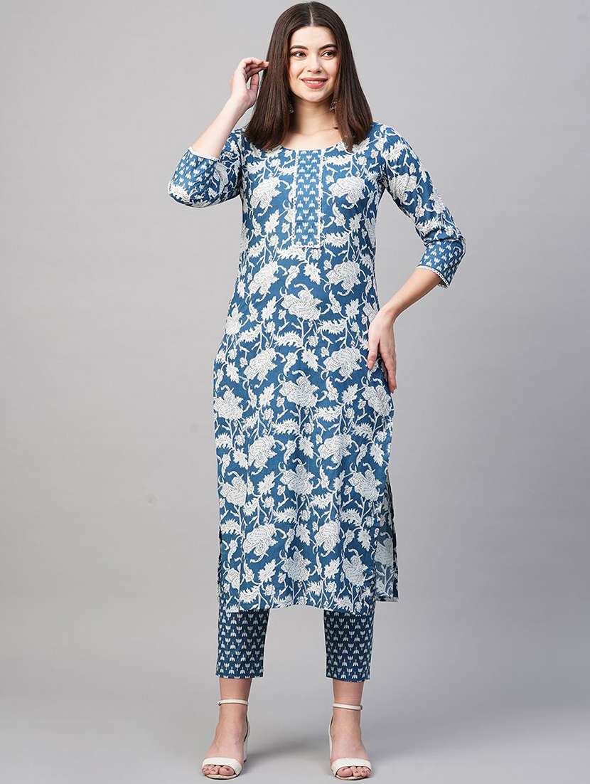 women printed three quarter sleeve kurta pant set