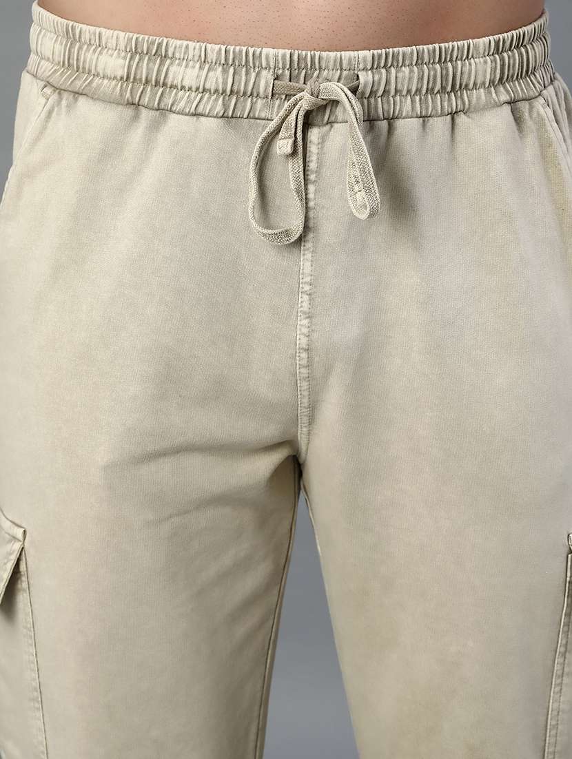 men solid mid rise regular fit cargo - 22042665 -  Standard Image - 5