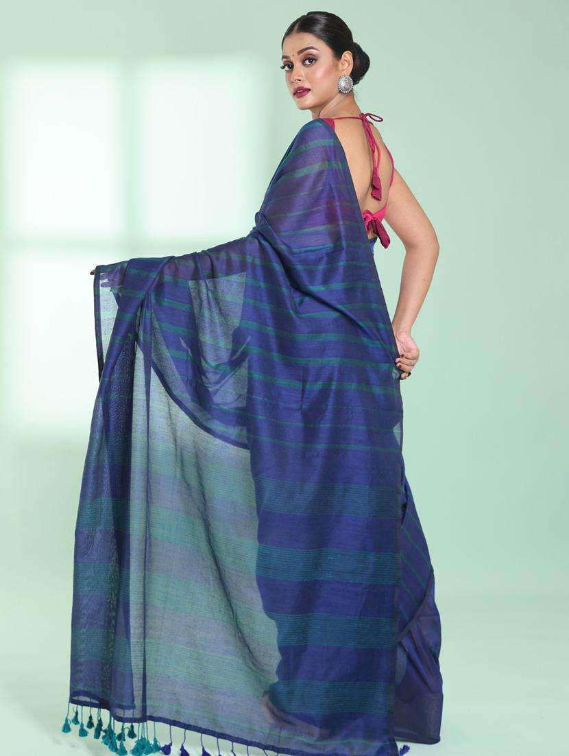 women striped handloom saree with blouse - 22042737 -  Standard Image - 3