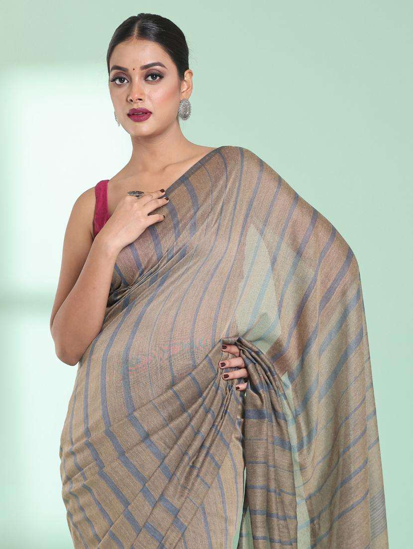women striped handloom saree with blouse - 22042739 -  Standard Image - 3