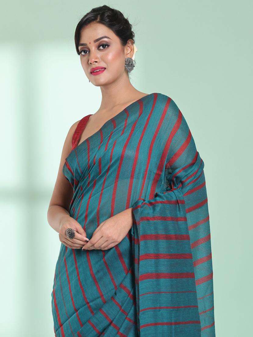 women striped handloom saree with blouse - 22042740 -  Standard Image - 3