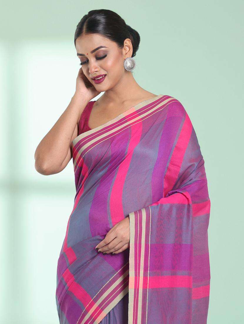 women striped handloom saree with blouse - 22042744 -  Standard Image - 3