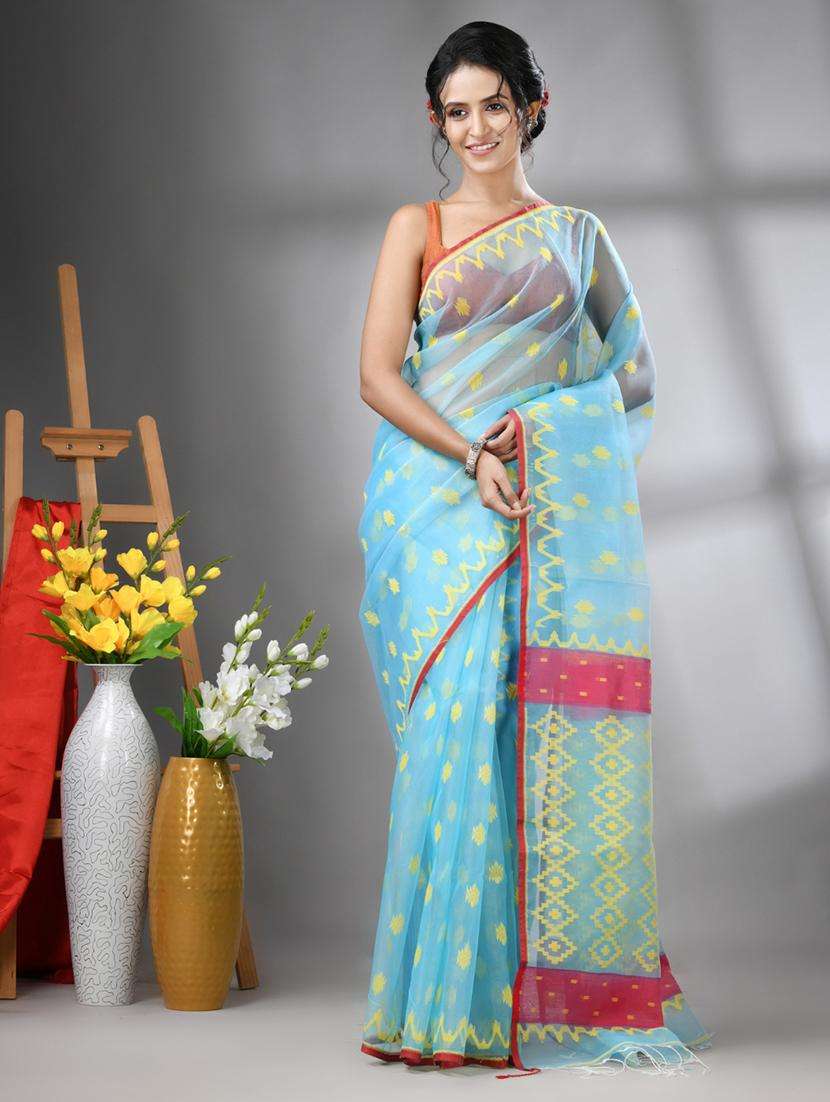 women self design handloom saree with blouse