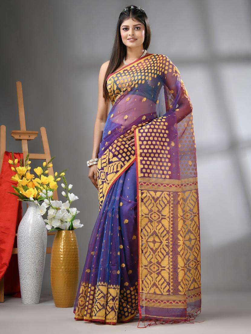 women self design handloom saree with blouse