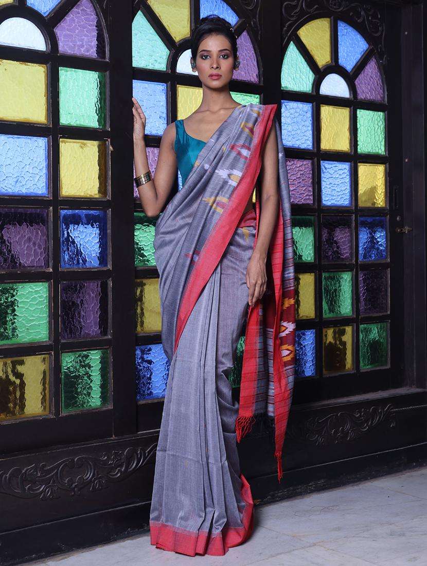 women self design handloom saree with blouse