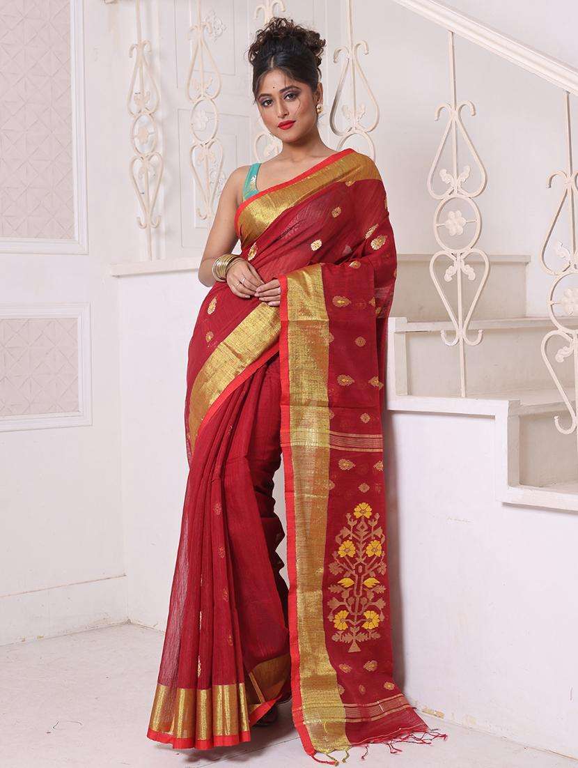 women self design handloom saree with blouse
