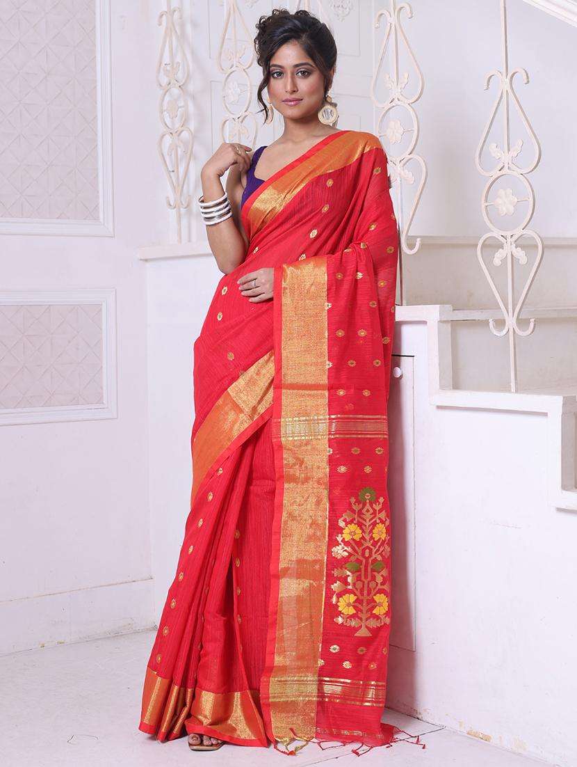 women self design bordered saree with blouse