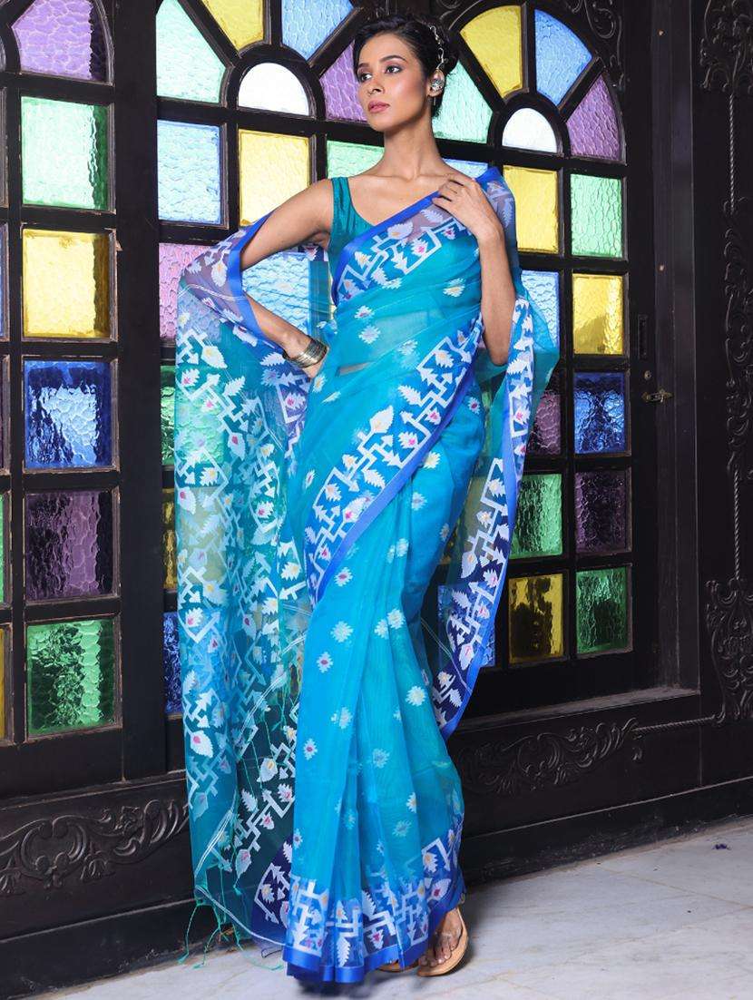 women self design handloom saree with blouse