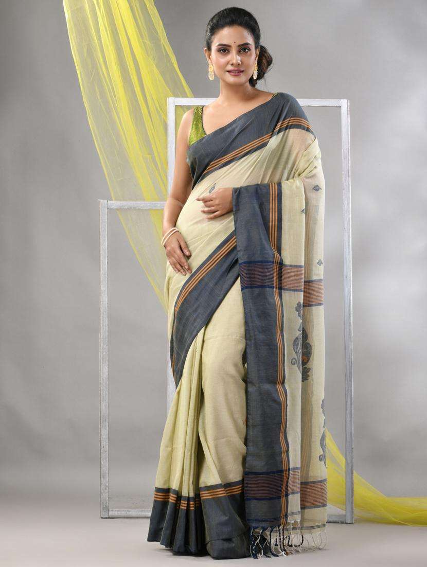 women self design handloom saree with blouse