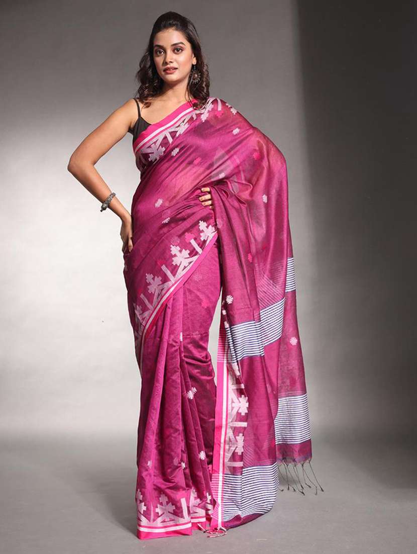 women self design handloom saree with blouse
