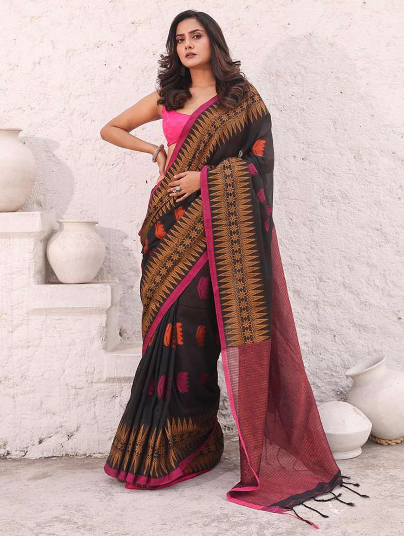 women self design bordered saree with blouse