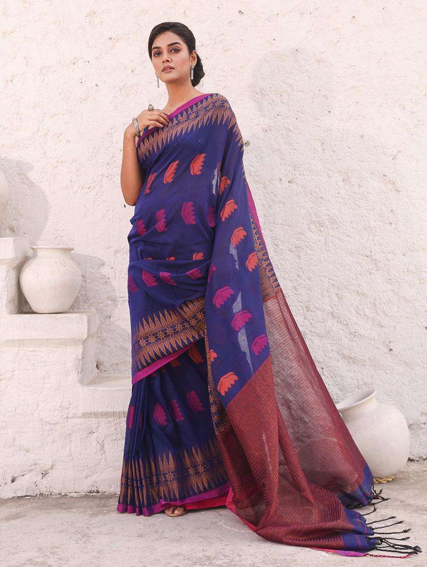women self design bordered saree with blouse