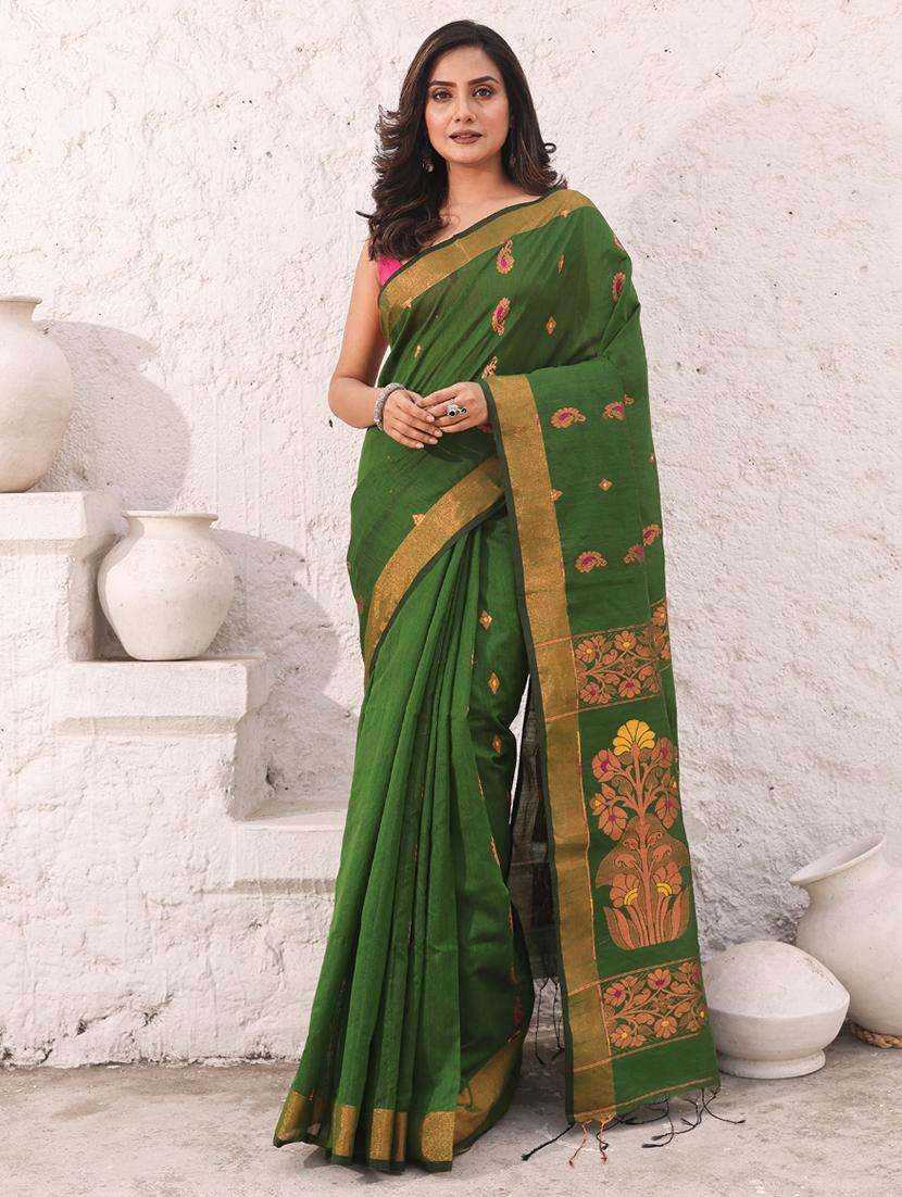 women self design handloom saree with blouse