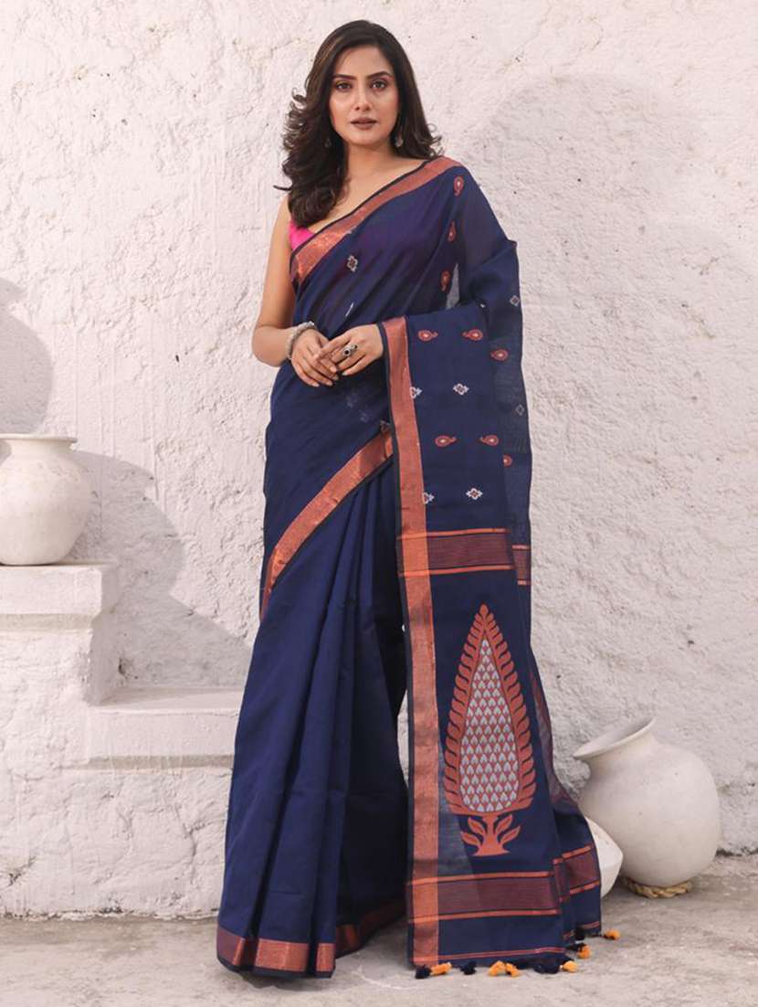women self design handloom saree with blouse