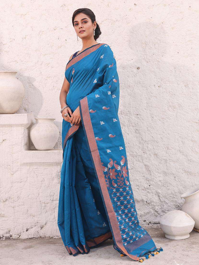 women self design handloom saree with blouse