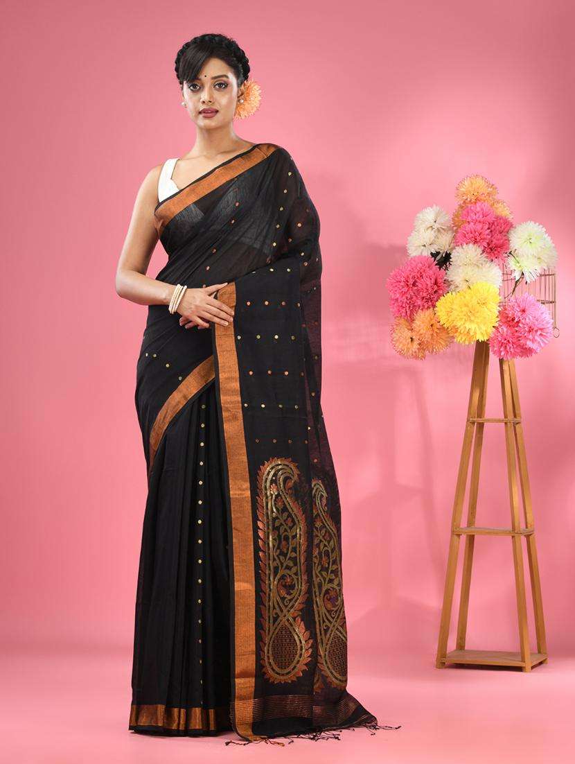 women self design handloom saree with blouse