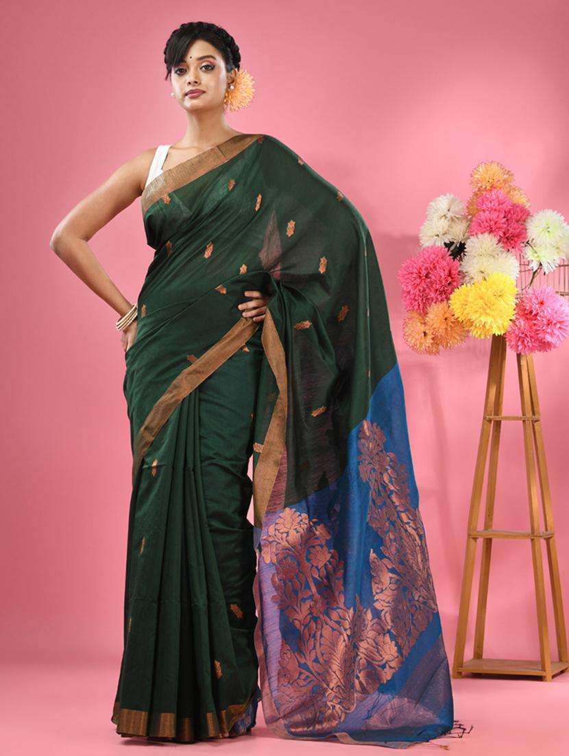 women self design handloom saree with blouse