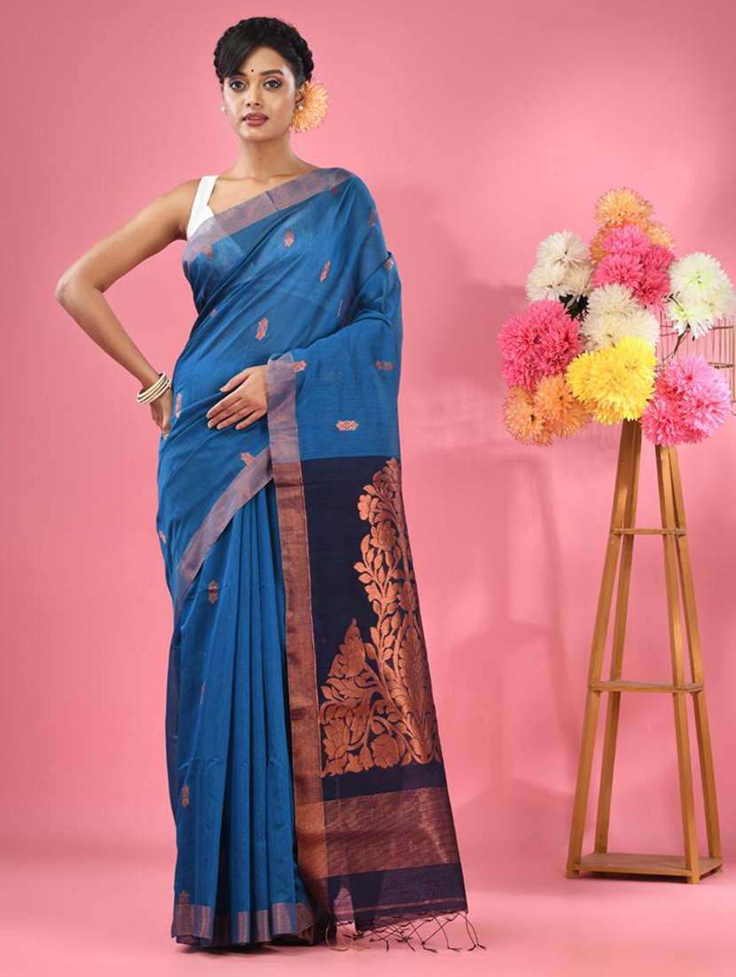 women self design handloom saree with blouse